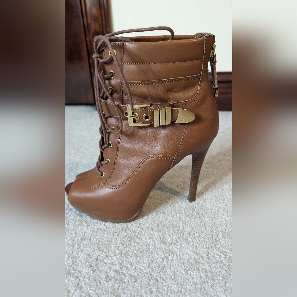 Guess open toe heels boots, tan